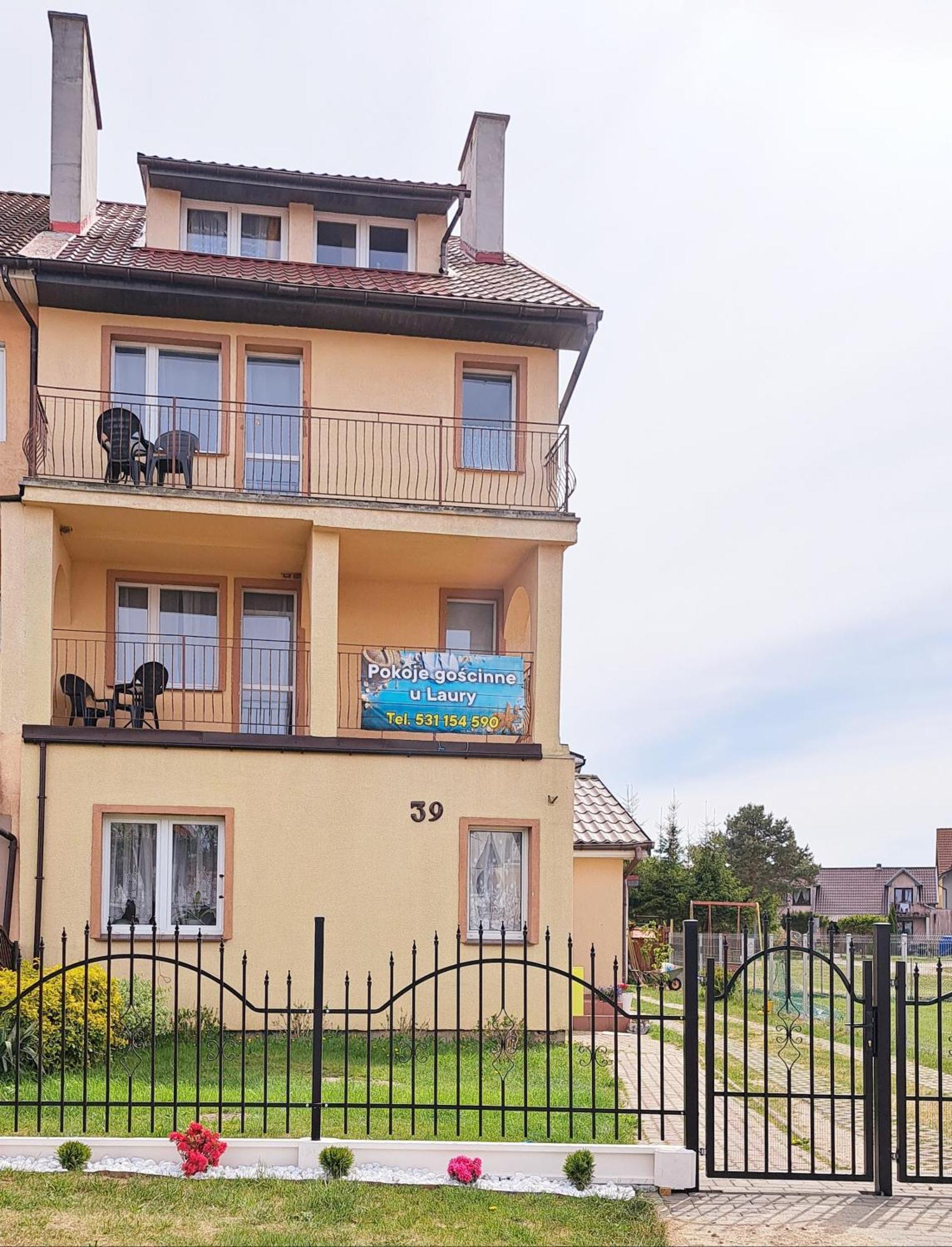 Pokoje Goscinne U Laury Rewal Exterior foto