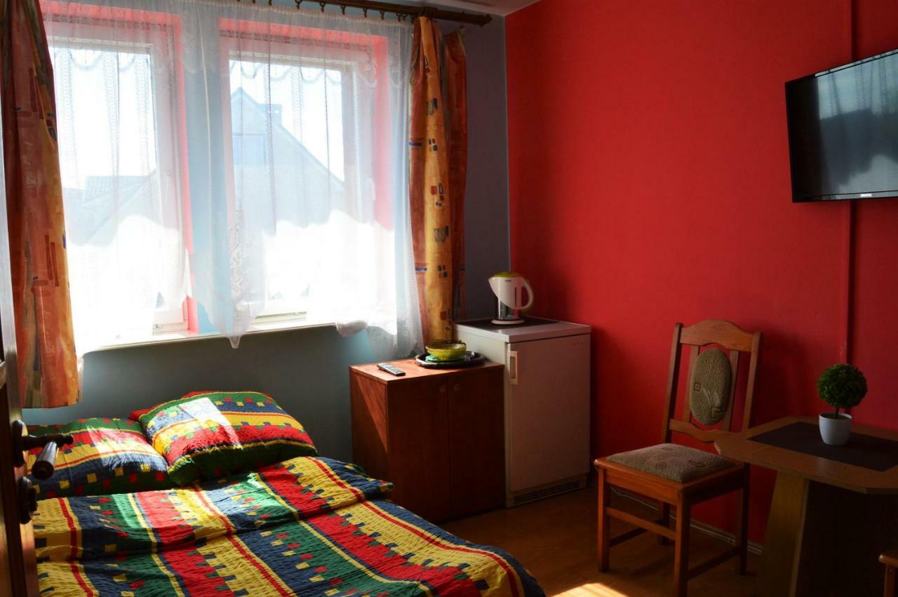 Pokoje Goscinne U Laury Rewal Exterior foto