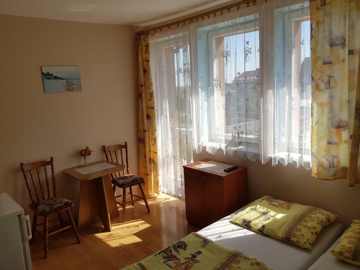 Pokoje Goscinne U Laury Rewal Habitación foto