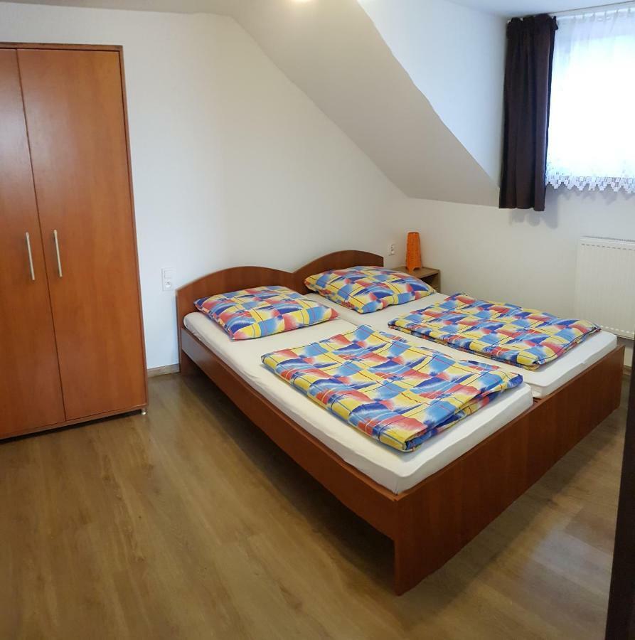 Pokoje Goscinne U Laury Rewal Exterior foto